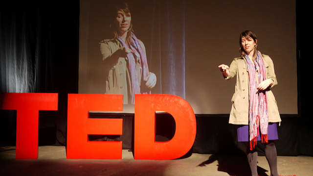TED TALKS 說話的力量：你可以用言語來改變自己，也改變世界